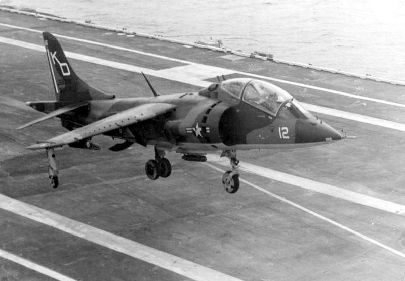 Illustration for article titled The Time When AV-8 Harriers Deployed Aboard A Fixed-Wing Navy Carrier Ā
